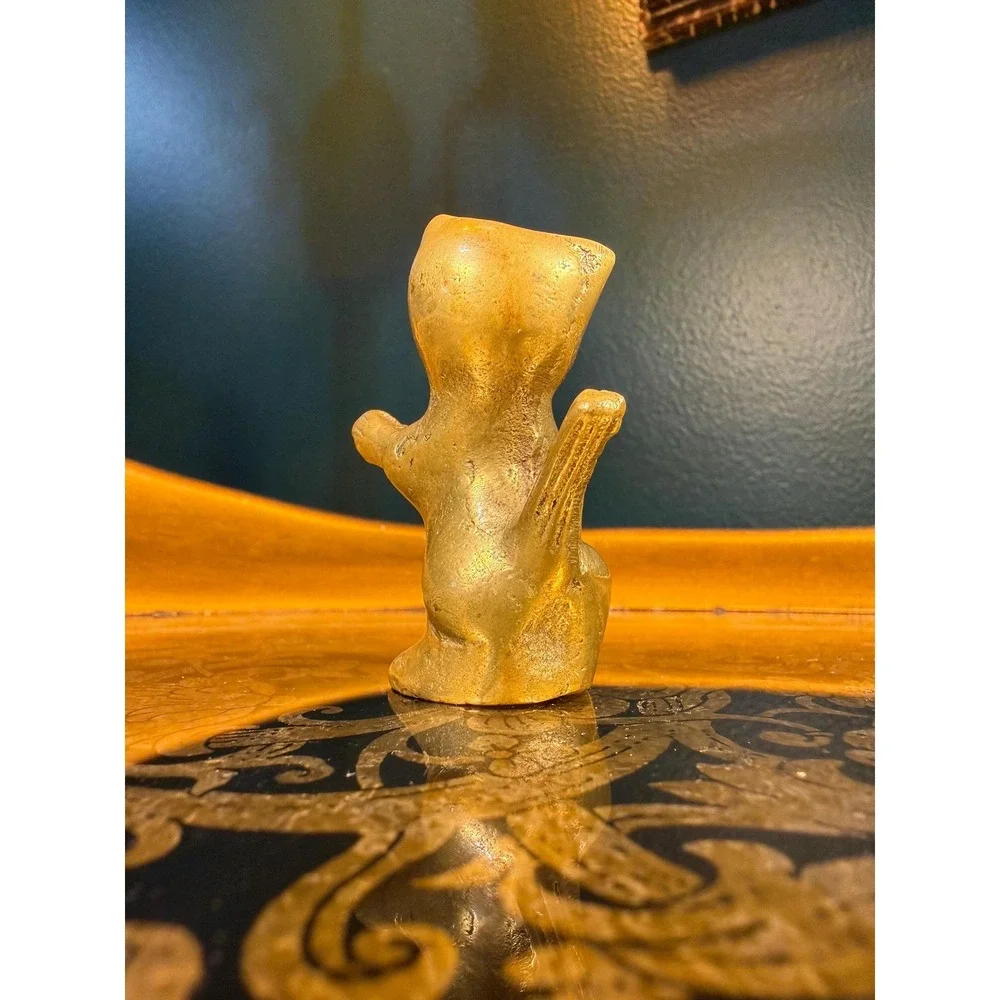 The Unbranded Brand hand cast